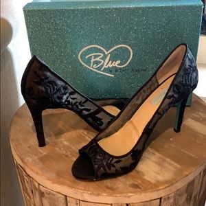 Betsy Johnson Blue black heels